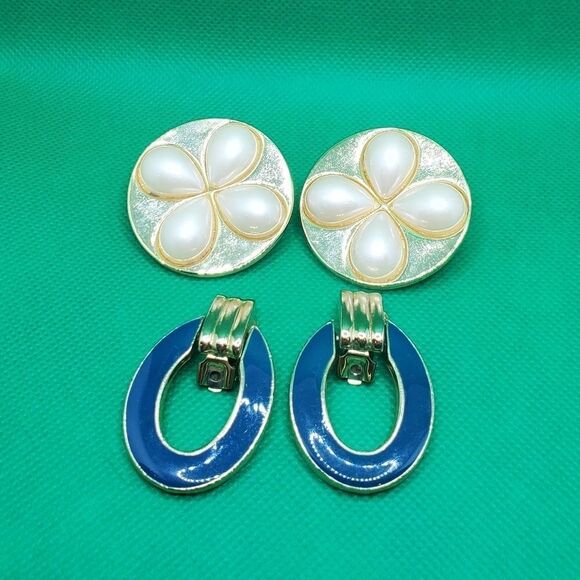 Vintage Jewelry - 2 pairs of vintage clip on earrings